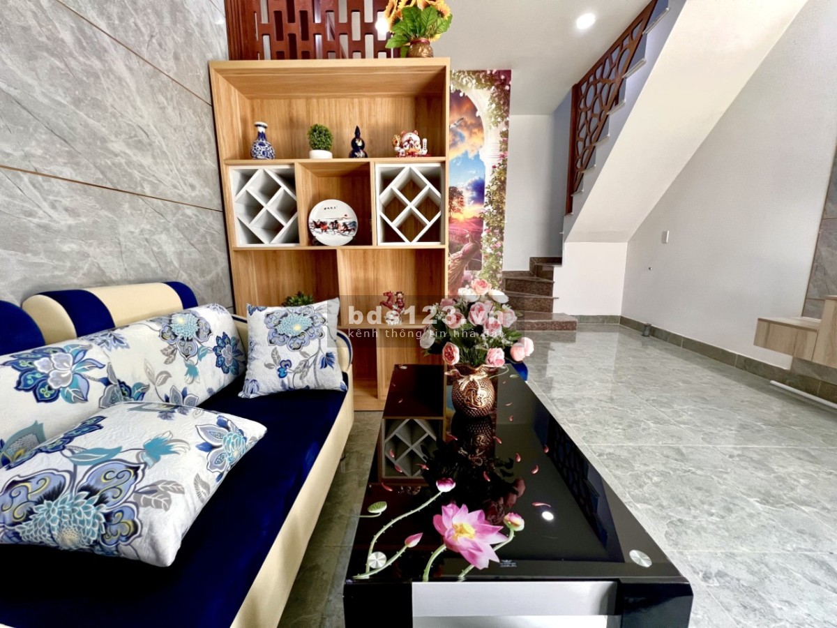 Bán nhà 1 trệt 1 lầu sổ hồng riêng giá 680 triệu sổ hồng riêng