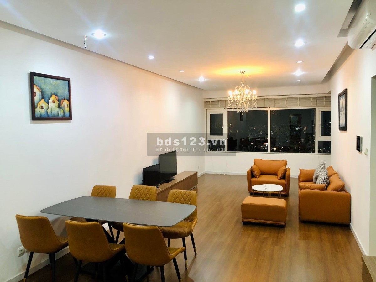 Cho thuê Saigon Pearl 3PN 140m2 Đầy đủ nội thất tầng cao view mát, giá 35tr/tháng bao phí