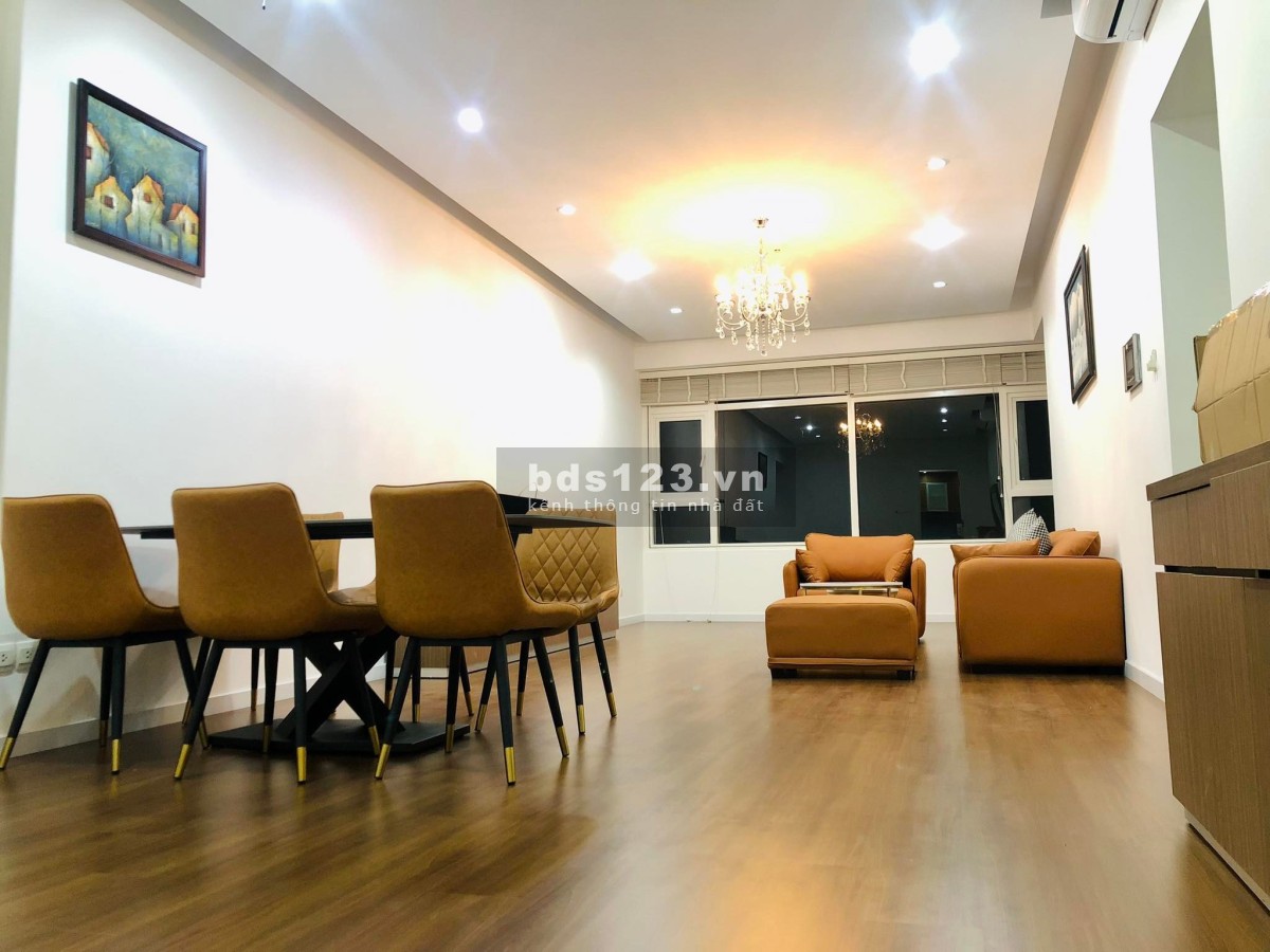Cho thuê Saigon Pearl 3PN 140m2 Đầy đủ nội thất tầng cao view mát, giá 35tr/tháng bao phí