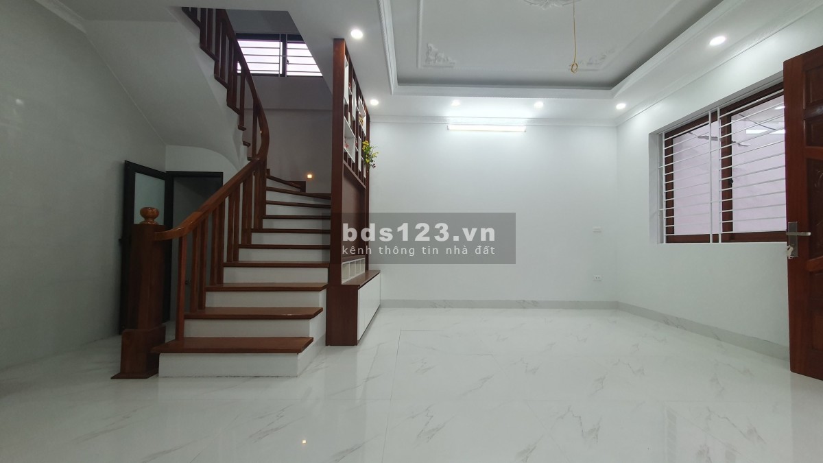 Tuyển Pháp thua tha Bán nhà Cổ Nhuế 5 T - MT 5,5m, giá 4 Tỷ.