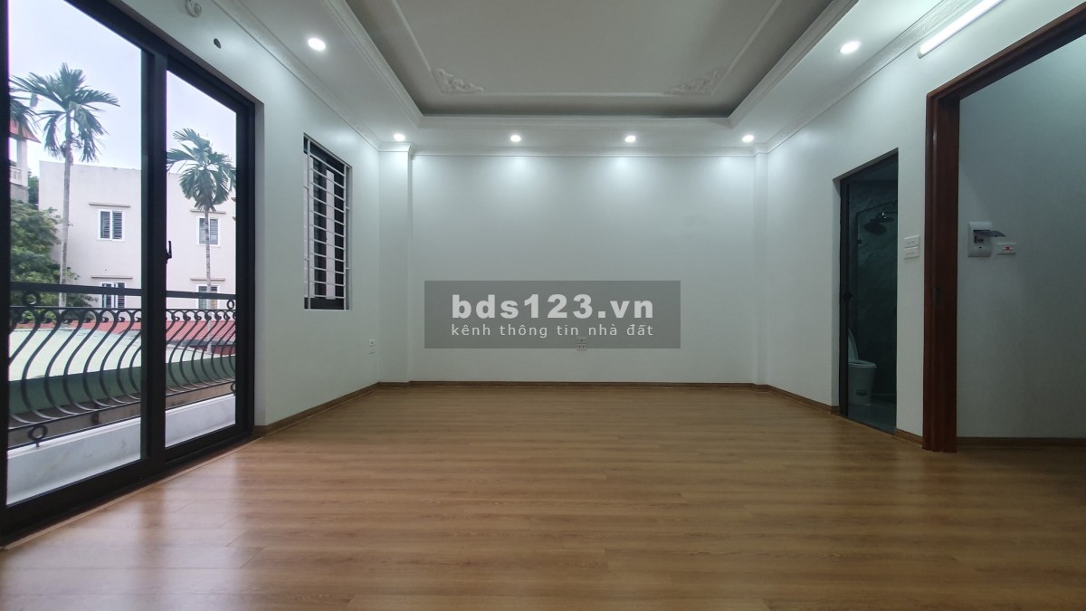 Tuyển Pháp thua tha Bán nhà Cổ Nhuế 5 T - MT 5,5m, giá 4 Tỷ.