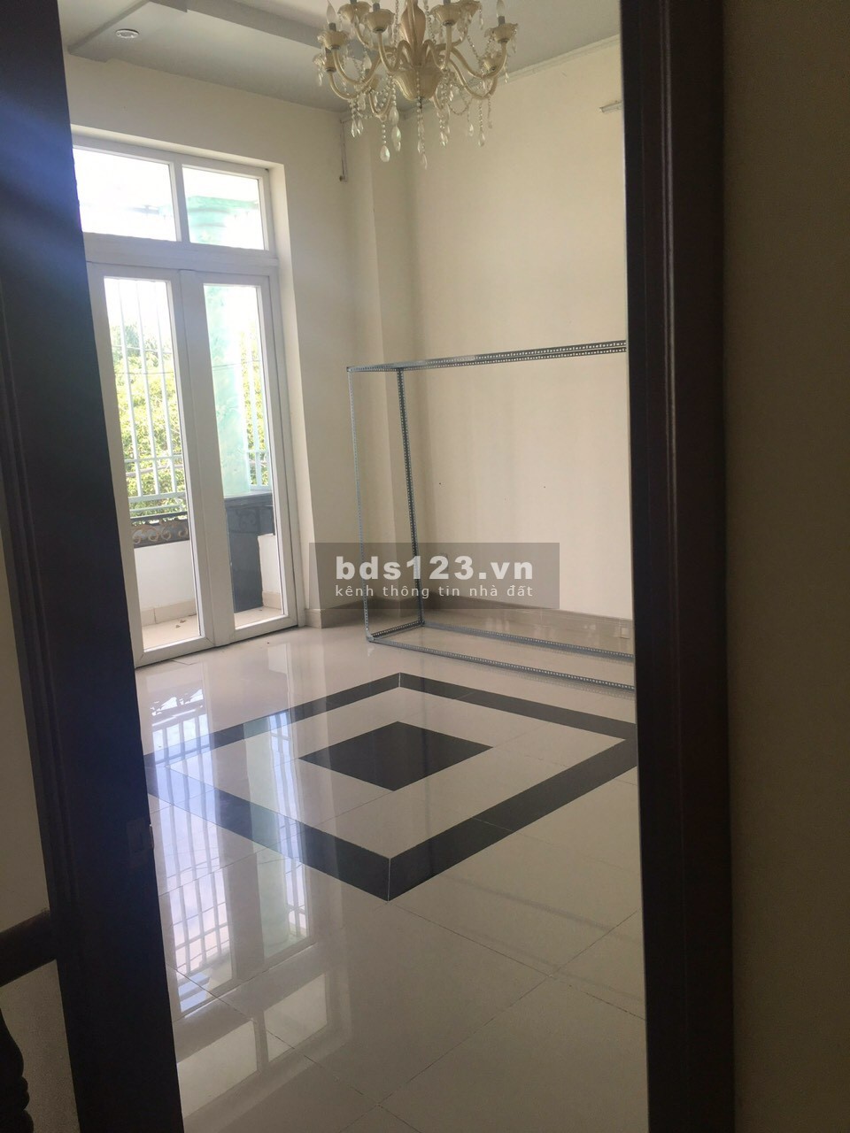 Cho thuê Nhà nguyên căn dt 6x23m DTSD (260m2)sân để ÔTÔ_Q12