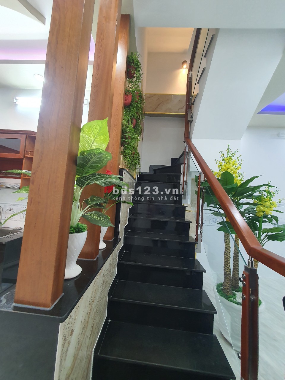 Bán nhà đẹp Phú Thọ Hoà, Tân Phú, 3 tầng, giá bán 5,5 tỷ, LH 08.777.37.357