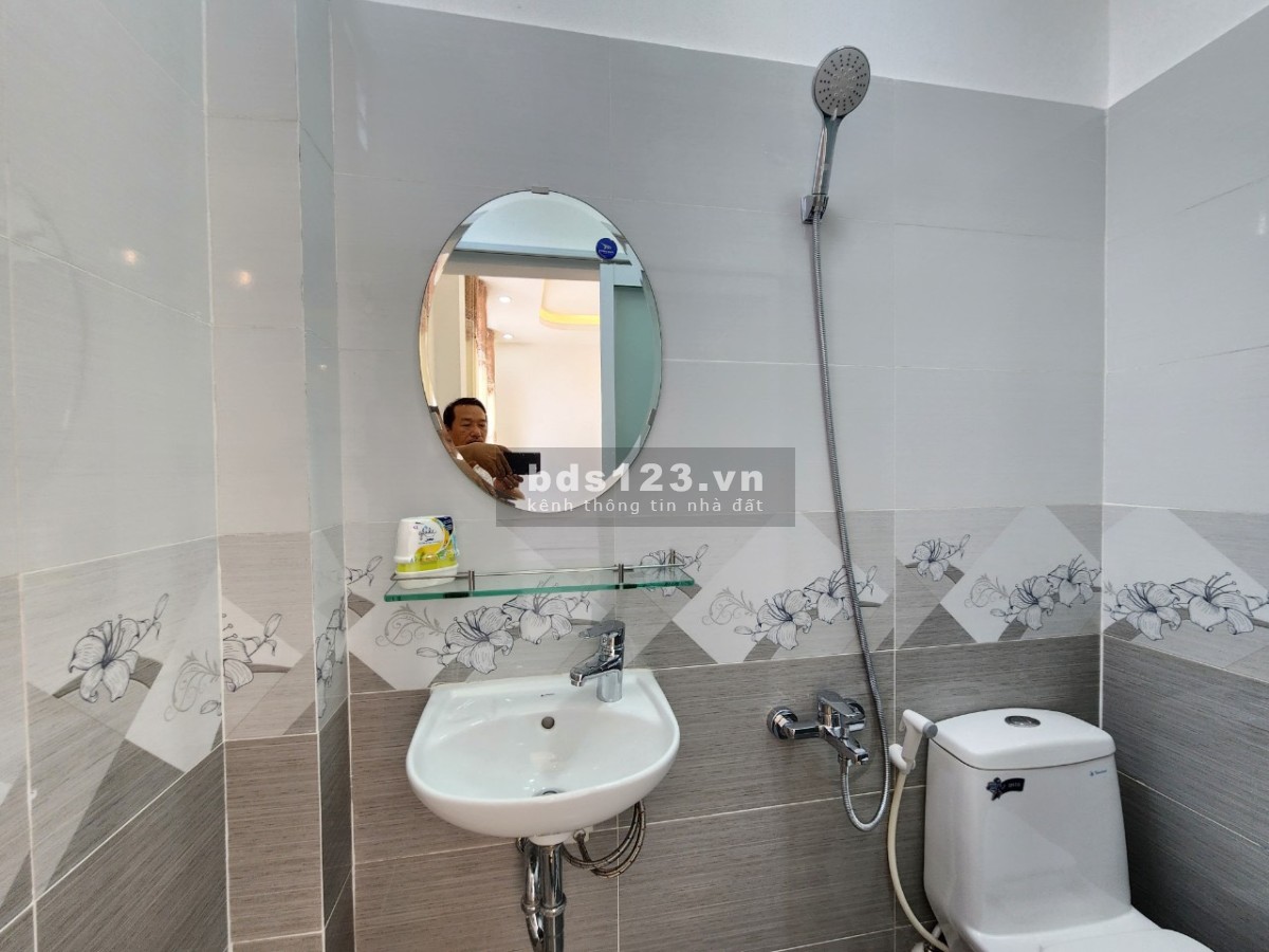 Nhà cần bán Mặt tiền Nguyễn Lâm, Phường 7, Phú Nhuận 33m2 3 lầu nhà mới