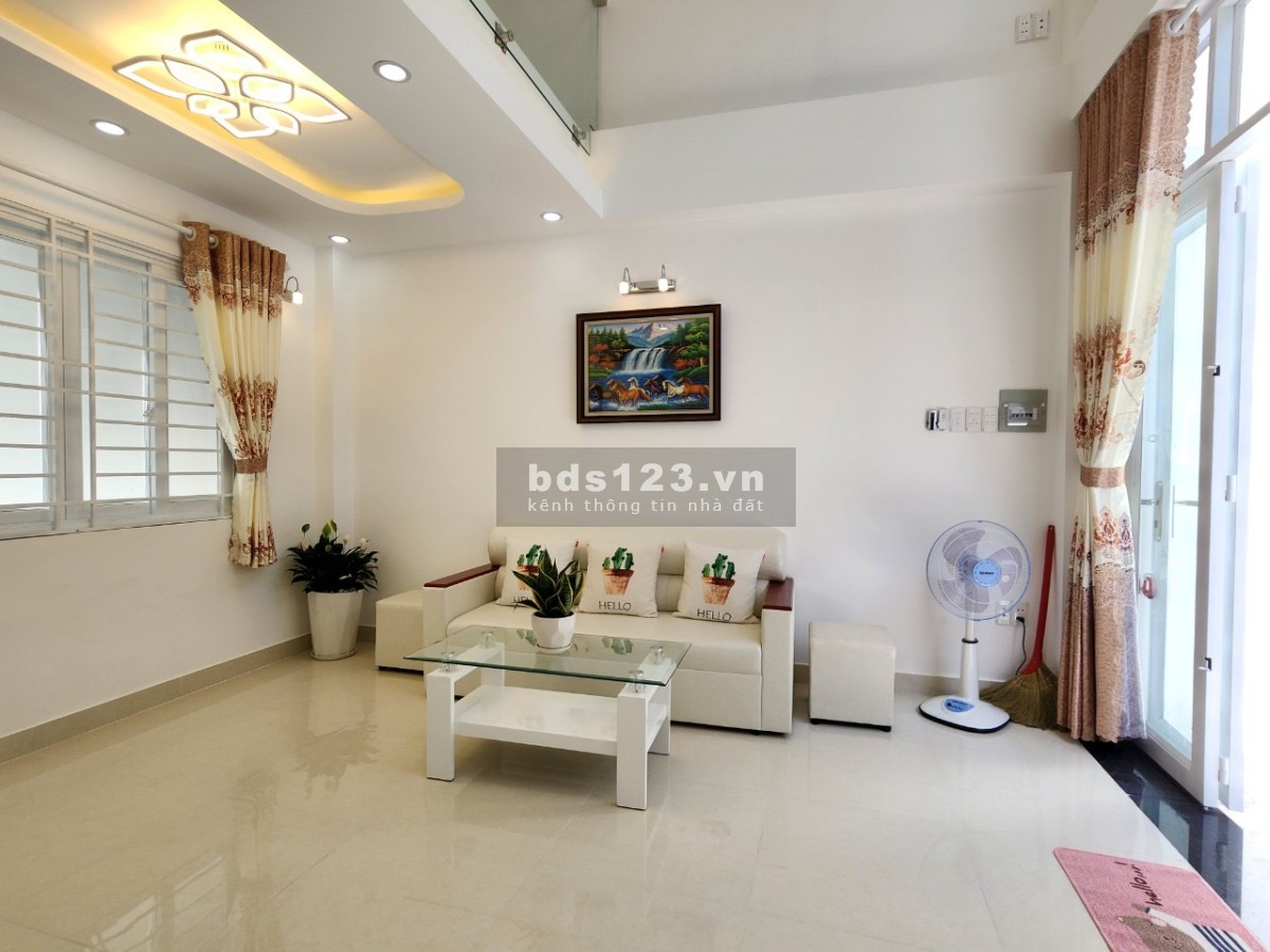 Nhà cần bán Mặt tiền Nguyễn Lâm, Phường 7, Phú Nhuận 33m2 3 lầu nhà mới