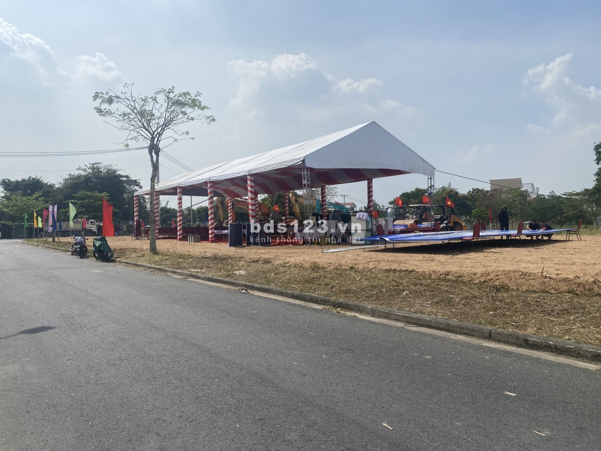 Sở hữu ngay siêu phẩm nhà 1 trệt 3 lầu mặt tiền khu dân cư có Sổ hồng riêng