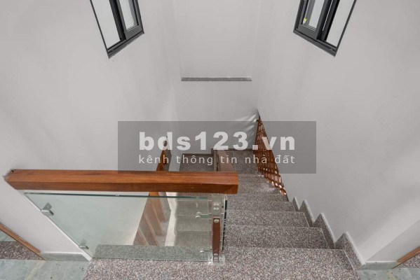 Bán gấp nhà đối diện chợ Bình Chánh, giá còn thương lượng, SHR