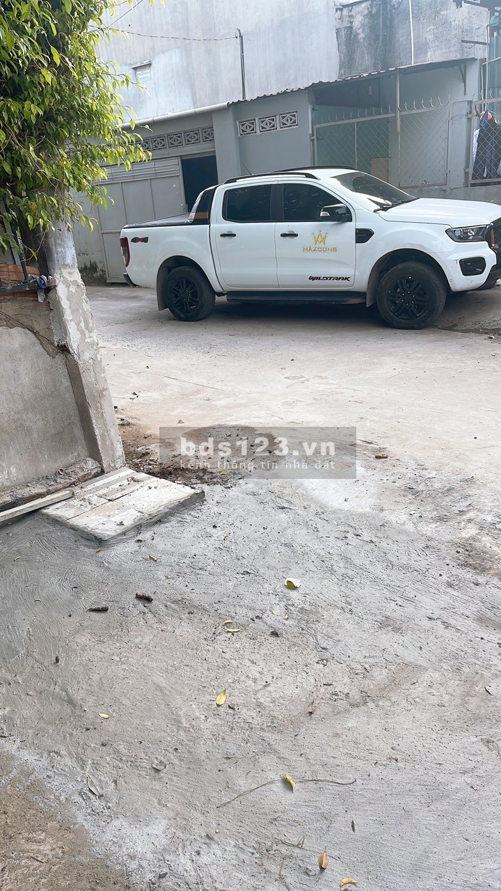 Nhà thuê sân ôtô mới xây gần Big C Dĩ An. 3PN - 2WC
