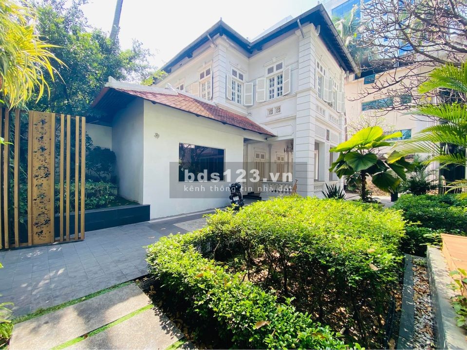 Cho thuê biệt thự sân vườn mt Điện Biên Phủ (30x30m) Quận 3