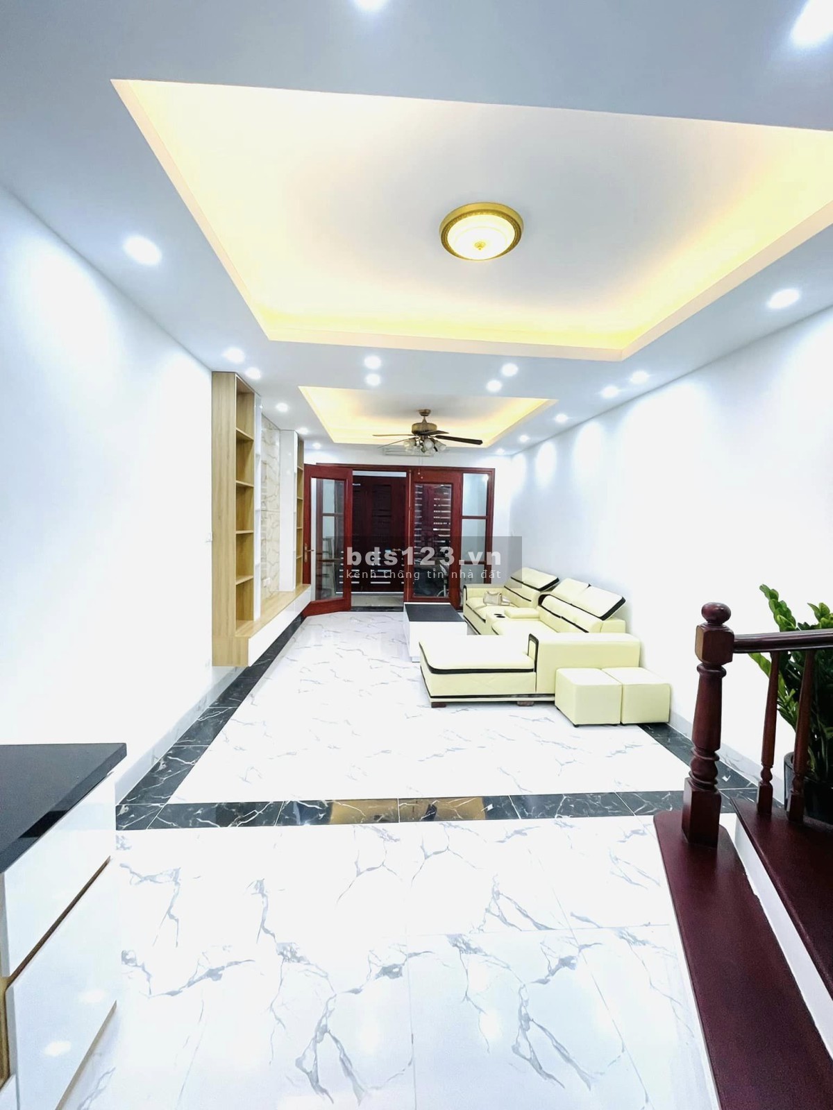 Bán nhà Võ Chí Công khinh doanh, hai ôtô tránh, sát hồ tây 38m giá 7,9 tỷ