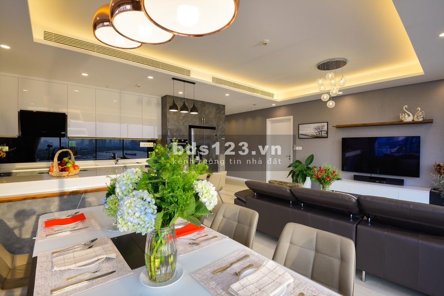 Uầy uầy uây uây, Sao mới gặp lần đầu mà muốn thuê ngay căn 3PN View Sông + LM81 - Nội thất cao cấp