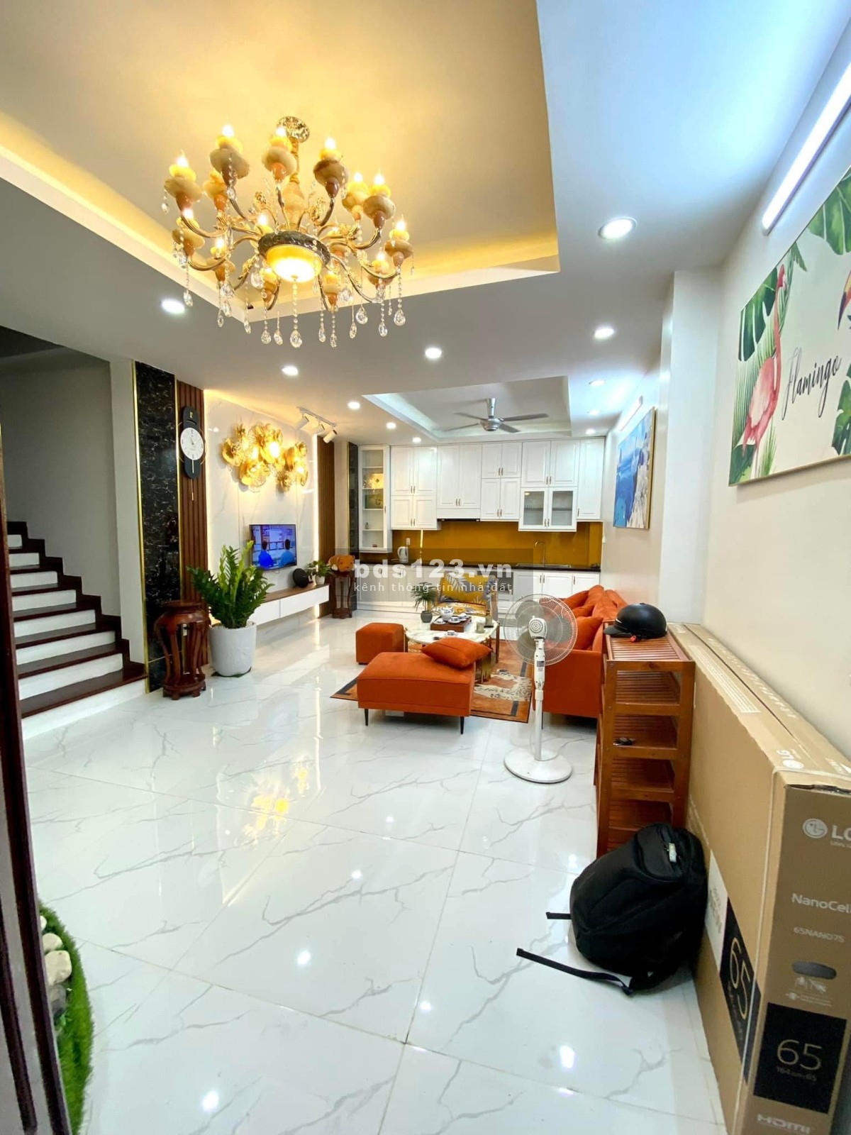 Bán nhà đẹp ở ngay, ngõ thông gần phố, vị trí đẹp, tặng FULL nội thất, giá 5 tỷ 2