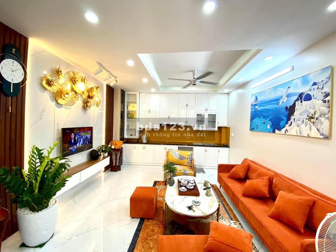Bán nhà đẹp ở ngay, ngõ thông gần phố, vị trí đẹp, tặng FULL nội thất, giá 5 tỷ 2
