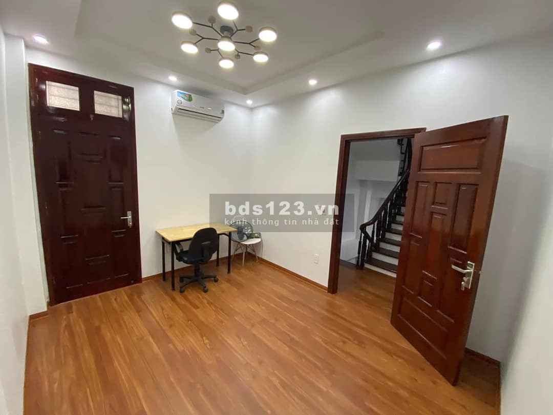 Bán nhà đẹp ở ngay, ngõ thông gần phố, vị trí đẹp, tặng FULL nội thất, giá 5 tỷ 2