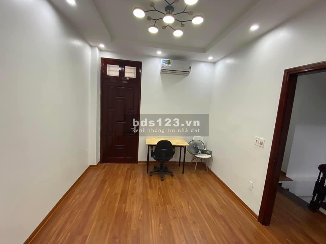 Bán nhà đẹp ở ngay, ngõ thông gần phố, vị trí đẹp, tặng FULL nội thất, giá 5 tỷ 2