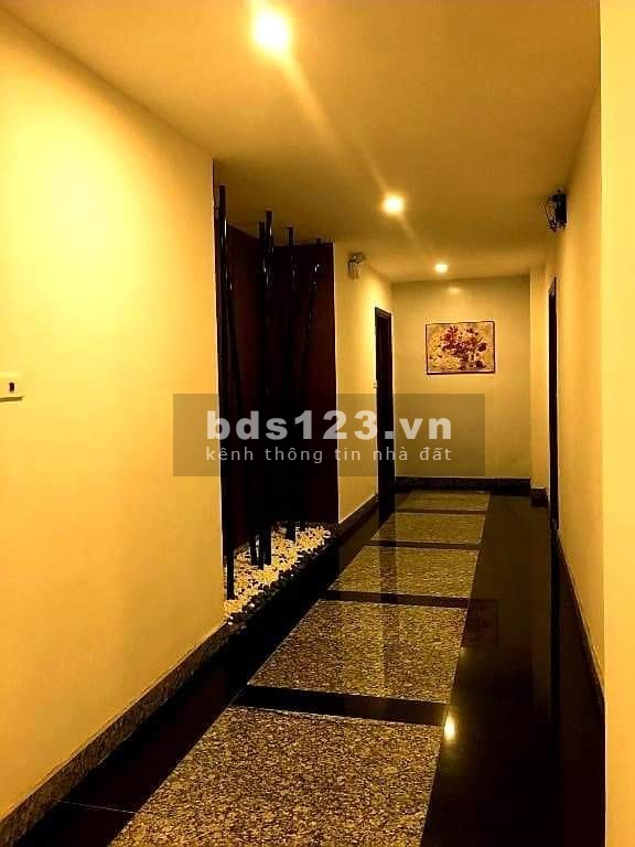 Bán hotel mặt phố Linh Lang, 211m2 x 10 tầng, mặt tiền 11.2m, giá 107 tỷ