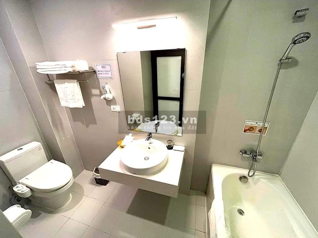 Bán hotel mặt phố Linh Lang, 211m2 x 10 tầng, mặt tiền 11.2m, giá 107 tỷ