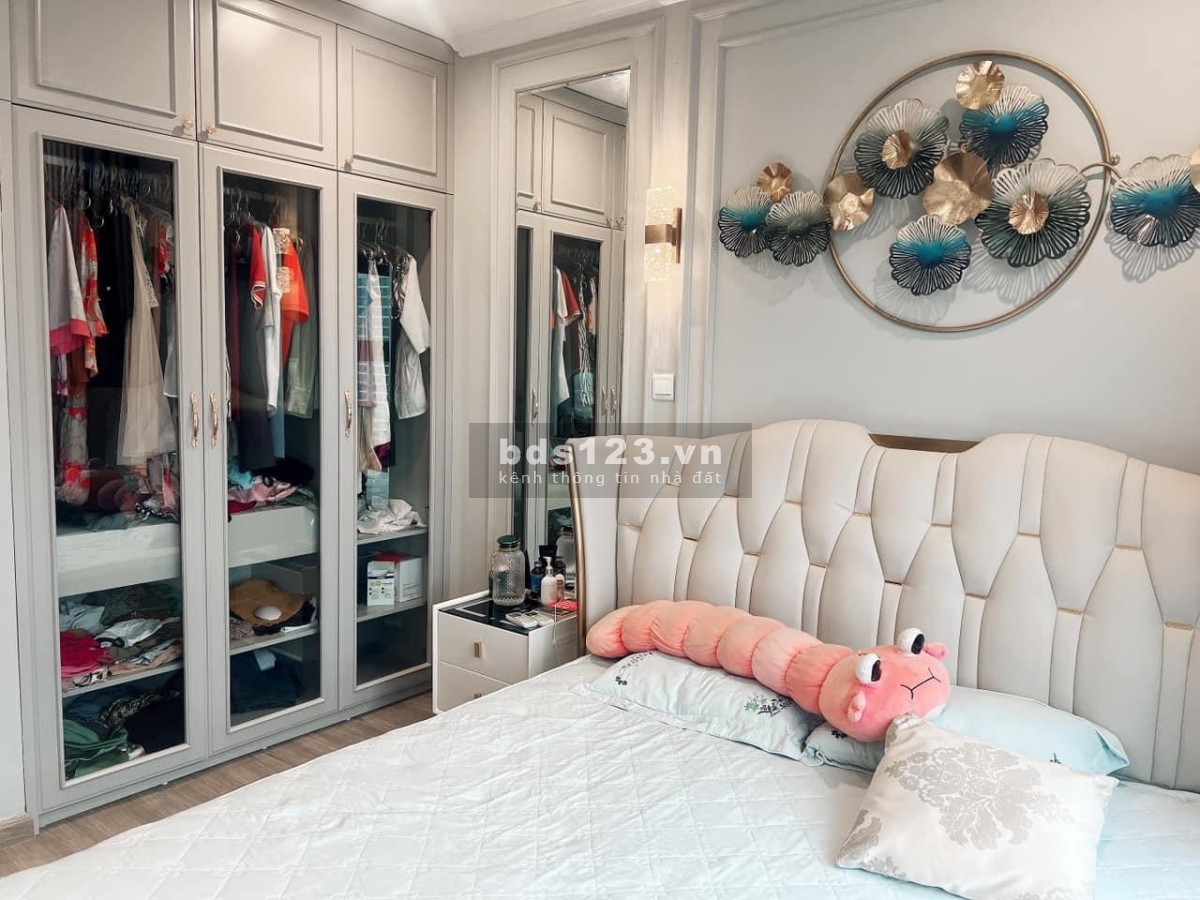 Bán căn hộ Vinhomes Gia Lâm căn 2 pn+ 1(+2vs) căn góc dt 70m2 chỉ 1.9 tỷ tặng đồ LH: 0976.366.513