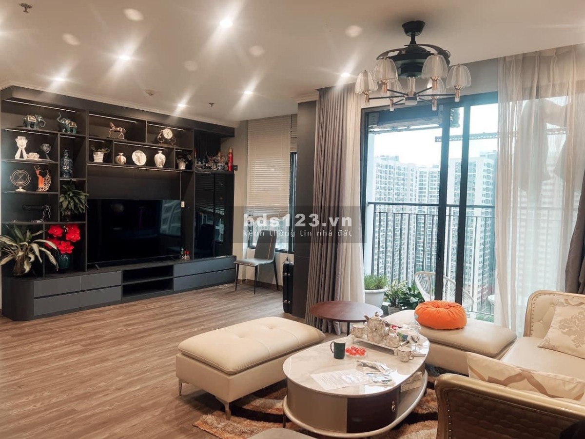 Bán căn hộ Vinhomes Gia Lâm căn 2 pn+ 1(+2vs) căn góc dt 70m2 chỉ 1.9 tỷ tặng đồ LH: 0976.366.513
