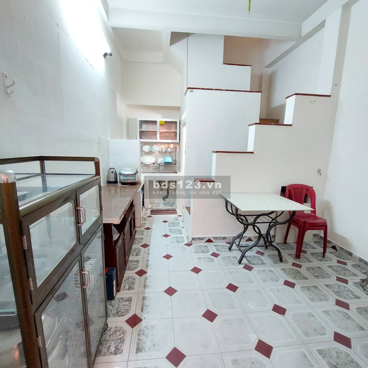 Chính chủ cho thuê nhà riêng 36m2 Tân Bình, 3 lầu, 4PN, 3WC, NTCB. Hẻm 4m thông Bắc Hải.