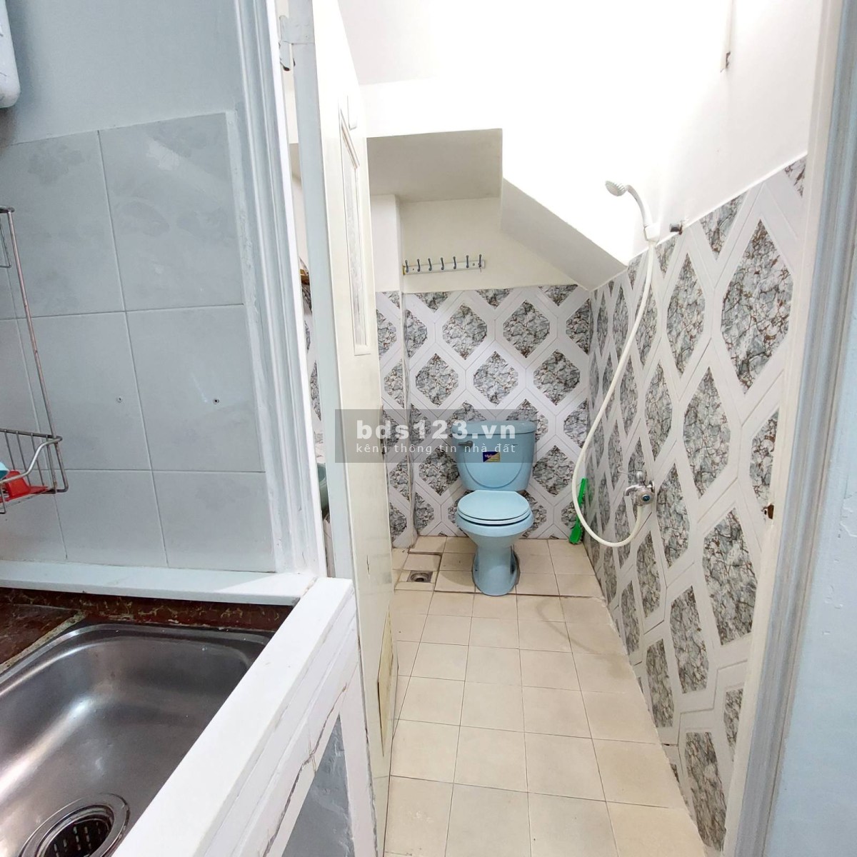Chính chủ cho thuê nhà riêng 36m2 Tân Bình, 3 lầu, 4PN, 3WC, NTCB. Hẻm 4m thông Bắc Hải.