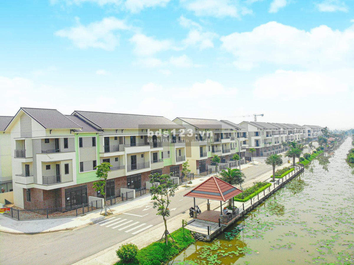 Duy nhất 1 căn liền kề ôm trọn mặt tiền hướng ra sông Tào Khê giá rẻ nhất Centa City, giá 7tỷ1