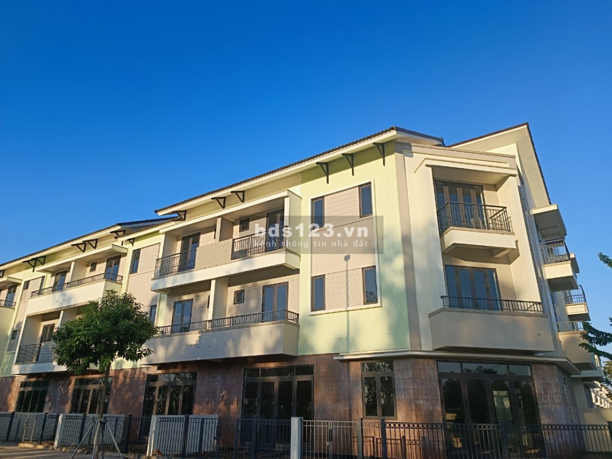 Duy nhất 1 căn liền kề ôm trọn mặt tiền hướng ra sông Tào Khê giá rẻ nhất Centa City, giá 7tỷ1