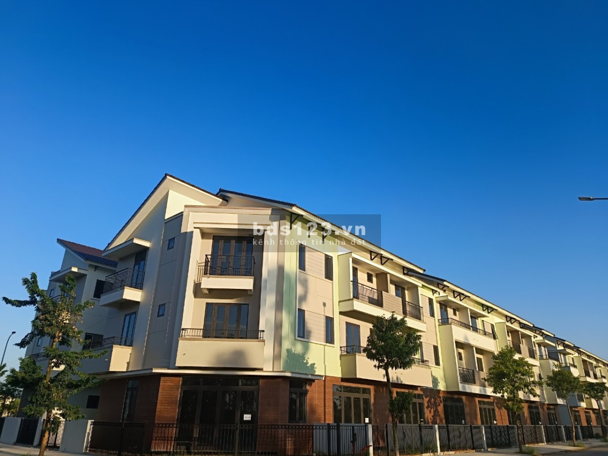 Duy nhất 1 căn liền kề ôm trọn mặt tiền hướng ra sông Tào Khê giá rẻ nhất Centa City, giá 7tỷ1