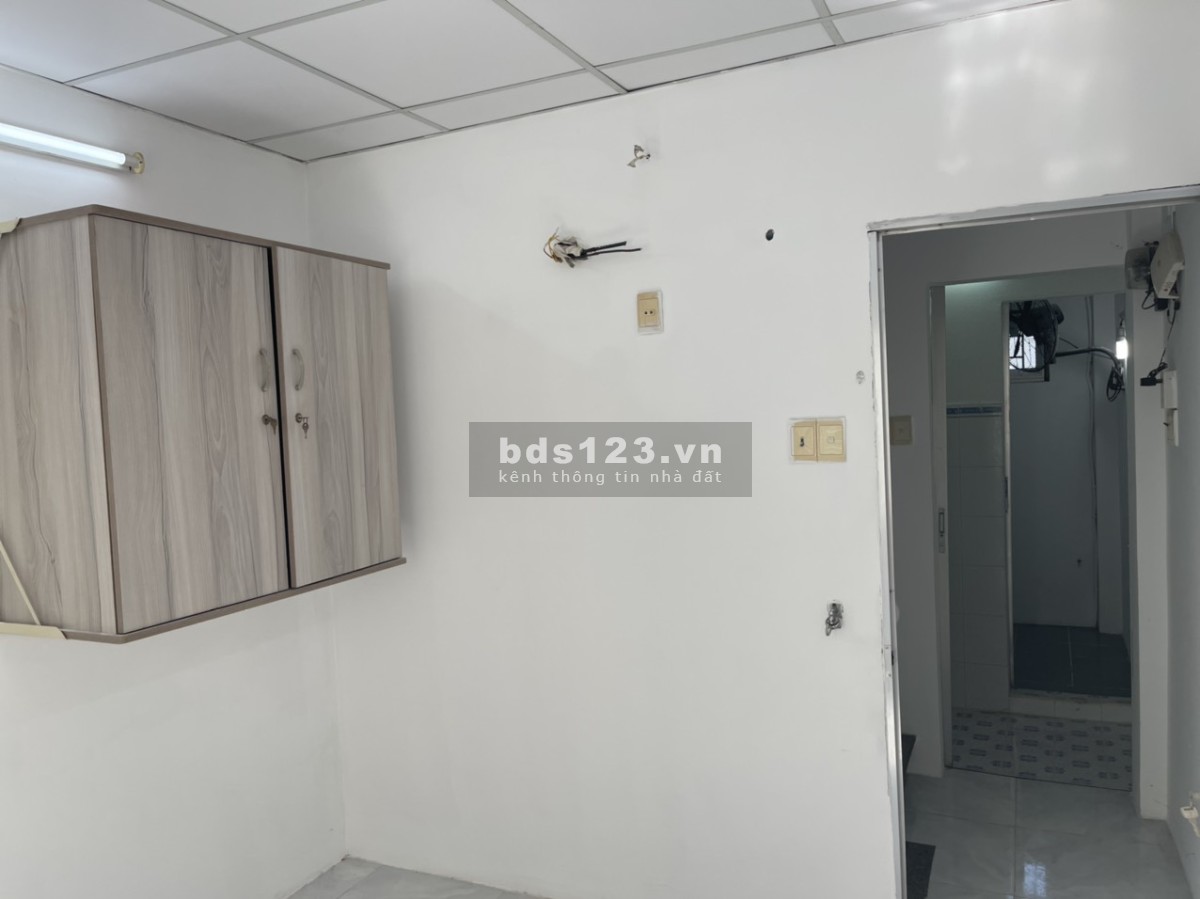 Nhà mới ở ngay đón Tết, cách quận 1 300m, shcc, 1 trệt 2 lầu nhỏ xinh