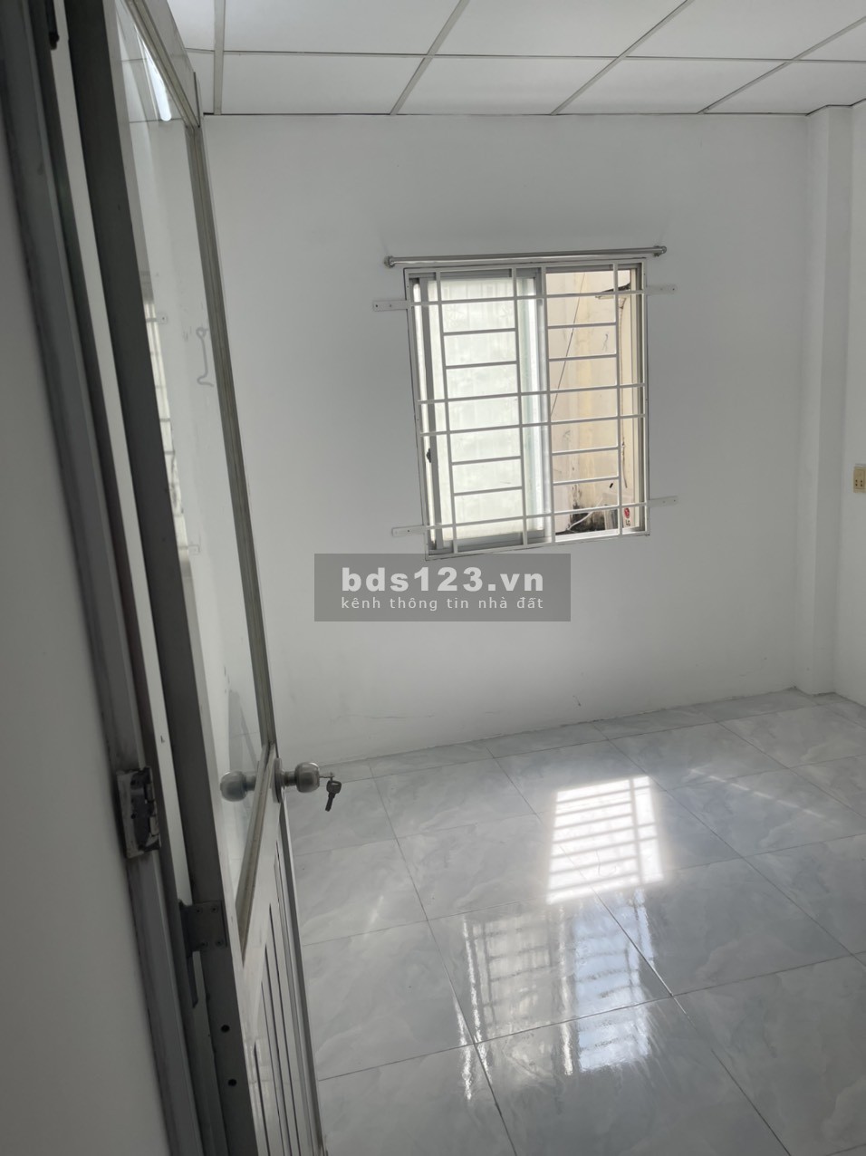 Nhà mới ở ngay đón Tết, cách quận 1 300m, shcc, 1 trệt 2 lầu nhỏ xinh