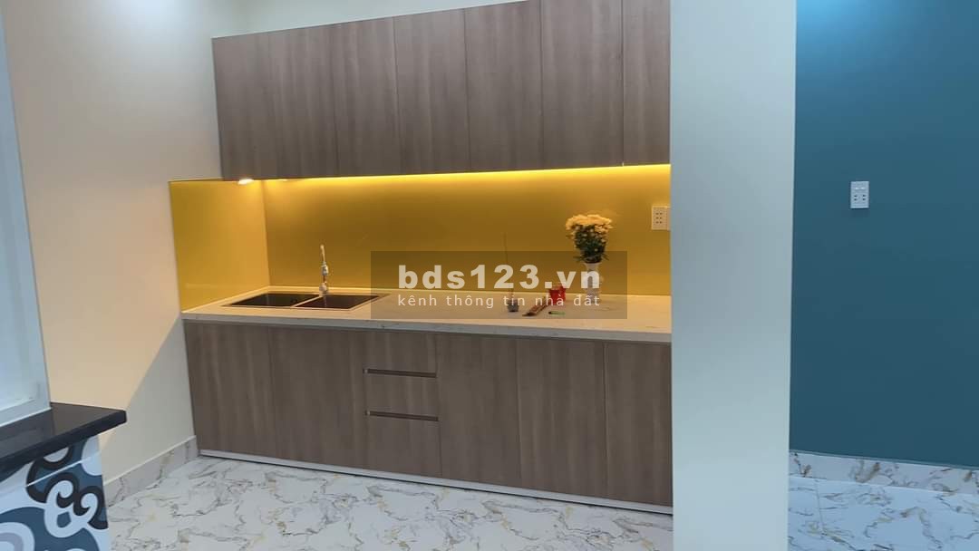 Nhà 3 tầng ô tô vào trong. Sát mặt tiền Hoàng Văn Thụ chỉ 8.9 tỷ