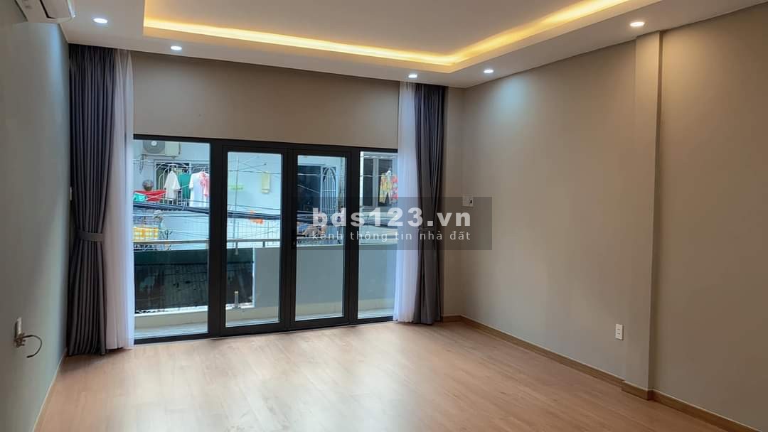 Nhà 3 tầng ô tô vào trong. Sát mặt tiền Hoàng Văn Thụ chỉ 8.9 tỷ