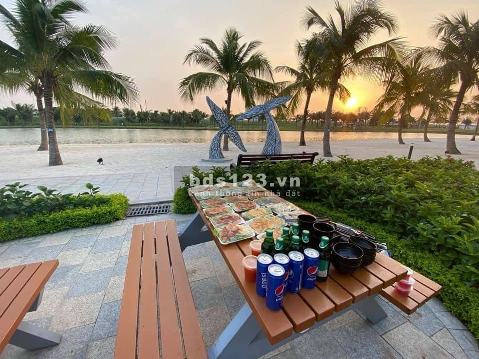 Siêu Phẩm căn 3PN2VS FULL ĐỒ, Chỉ 2 tỷ 300TR View HOA HẬU Vinhomes Gia Lâm Lh: 0987.767.788