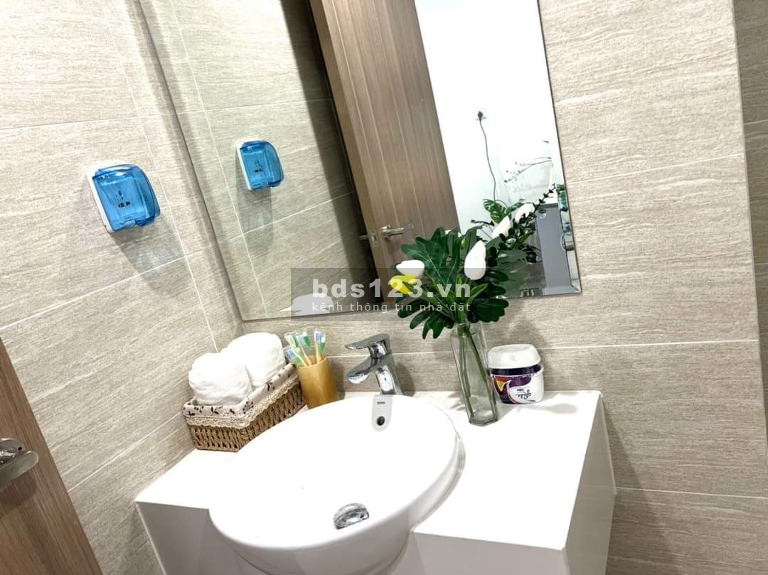 Siêu Phẩm căn 3PN2VS FULL ĐỒ, Chỉ 2 tỷ 300TR View HOA HẬU Vinhomes Gia Lâm Lh: 0987.767.788