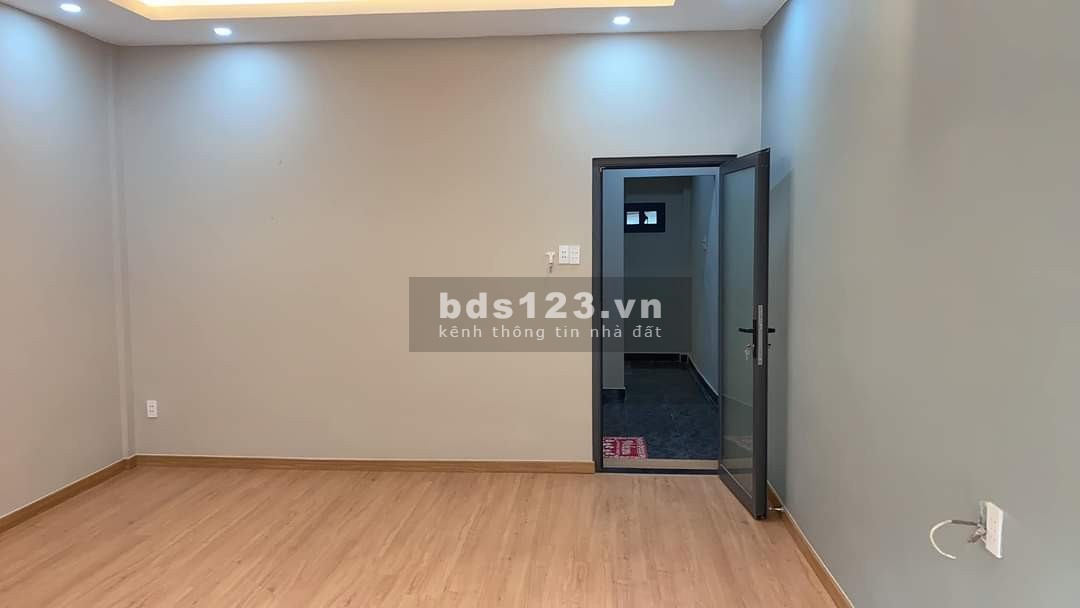 Nhà 3 tầng ô tô vào trong. Sát mặt tiền Hoàng Văn Thụ chỉ 8.9 tỷ