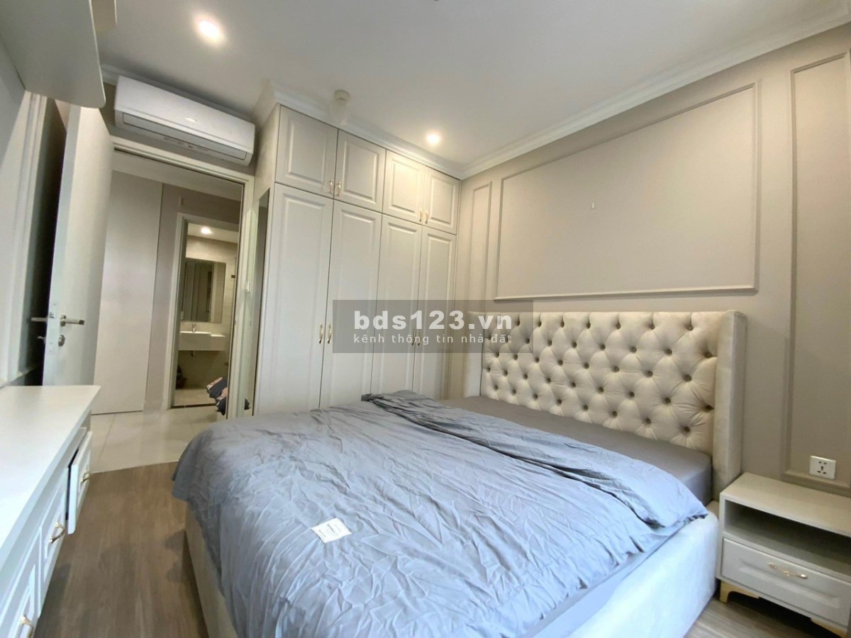 Siêu Phẩm căn 3PN2VS FULL ĐỒ, Chỉ 2 tỷ 300TR View HOA HẬU Vinhomes Gia Lâm Lh: 0987.767.788