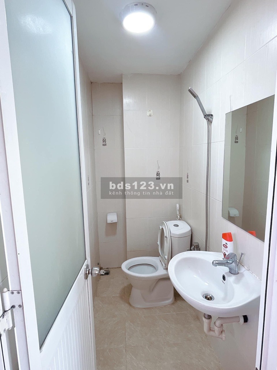 Phòng giá rẻ tại 212 Nguyễn Văn Nguyễn, Quận 1 giá 4.5 triệu