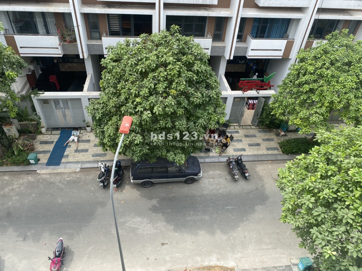 Cho thuê nhà KĐT Vạn Phúc, Thủ Đức. 1 hầm, 1 trệt, 2 lầu, thang máy