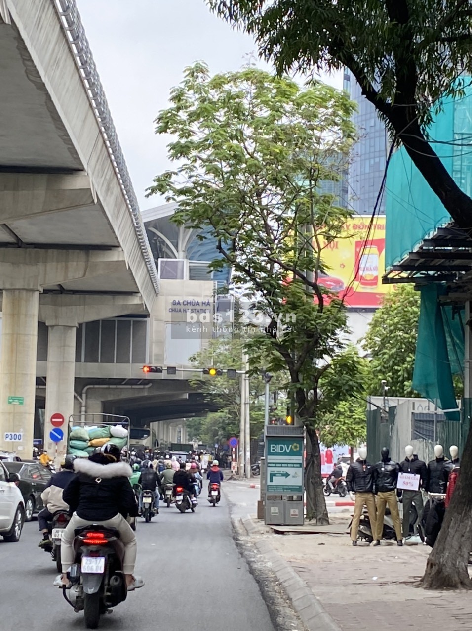 Cho thuê mặt sàn 100m² làm văn phòng ngay mặt đường Cầu Giấy giá rẻ