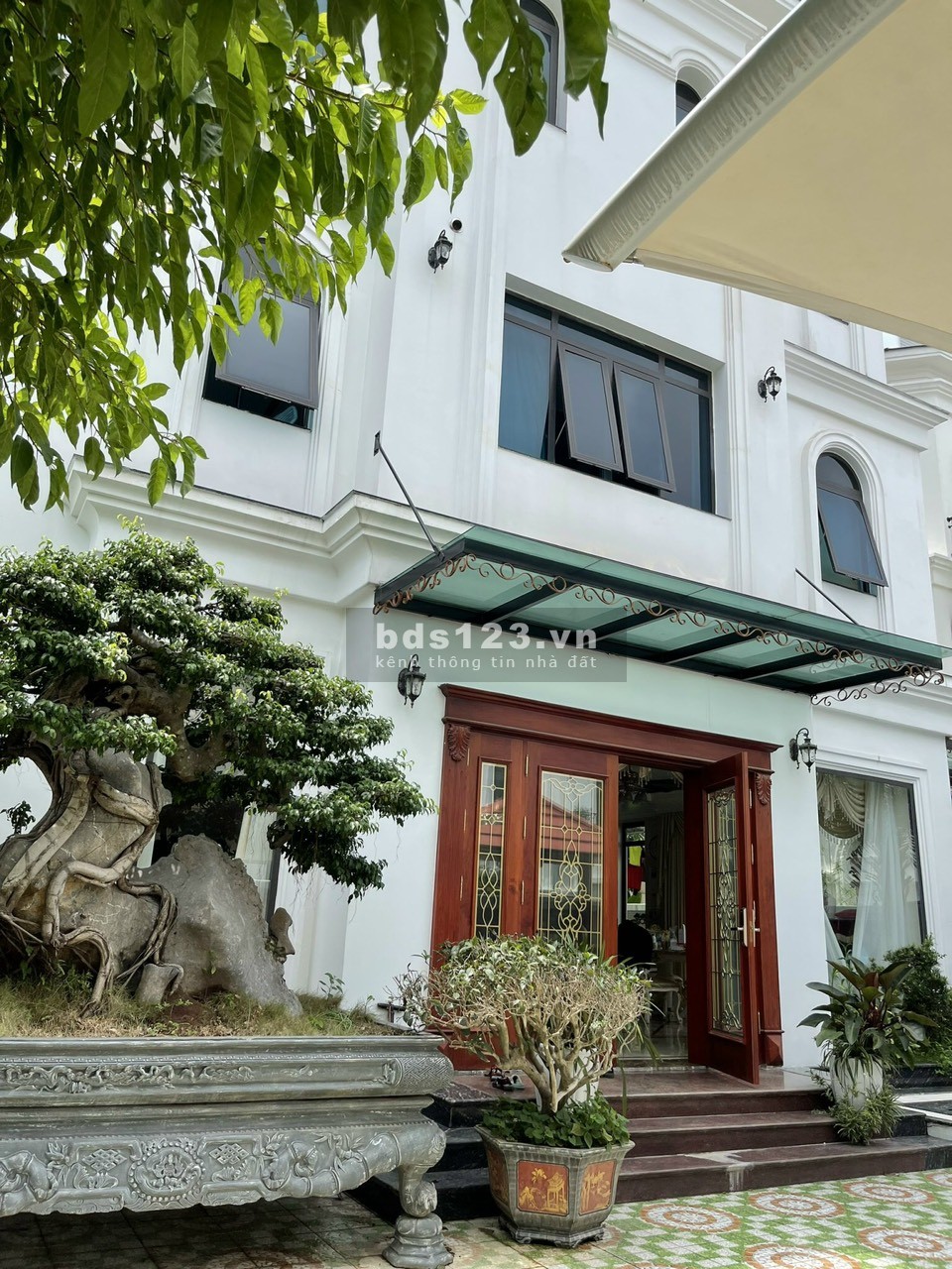 Biệt thự nhà vườn 328m2 mặt đường 30m full nội thất 62.x tỷ Vin Gia Lâm (0985941715)