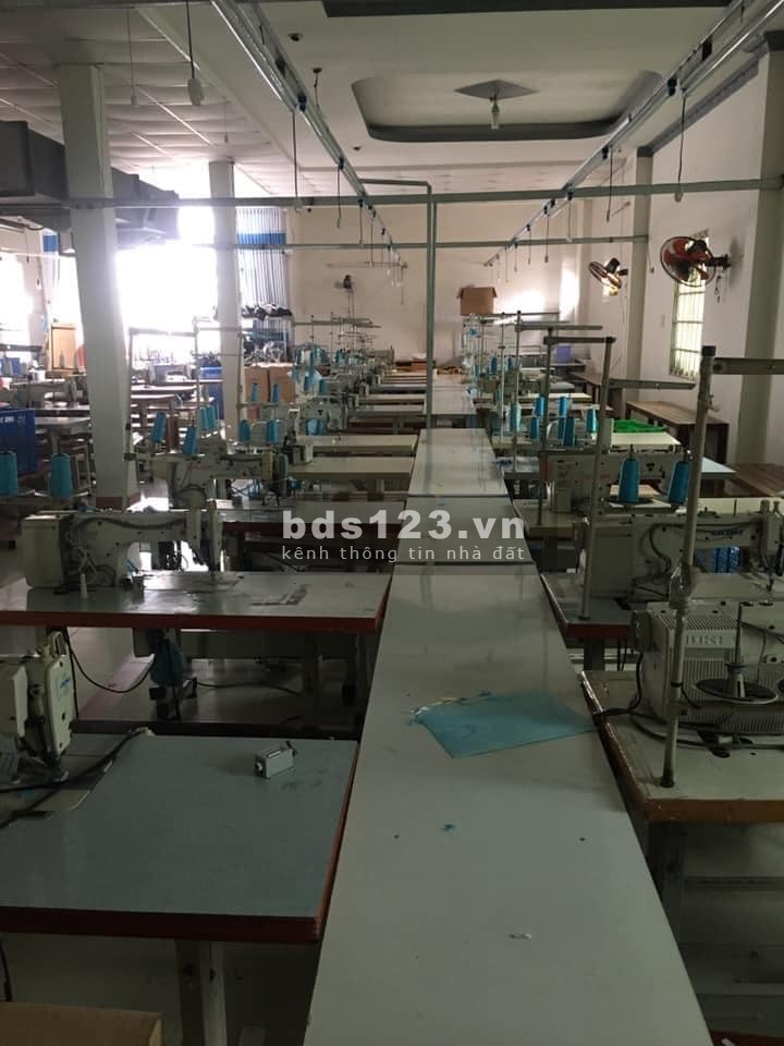 Cho thuê xưởng may có sẵn máy may, diện tích 800m2, có văn phòng sẵn