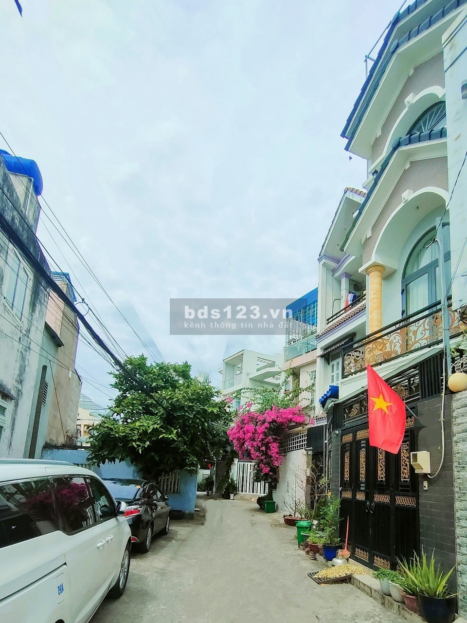 Sát mặt tiền hẻm xe tải 3 lầu ngang lớn hơn 6m Quận 9, giá tốt