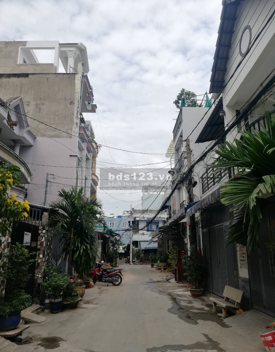 Nhà 2 tầng ô tô đỗ cửa. Cạnh Bệnh Viện Quận Tân Phú, 3.2 tỷ