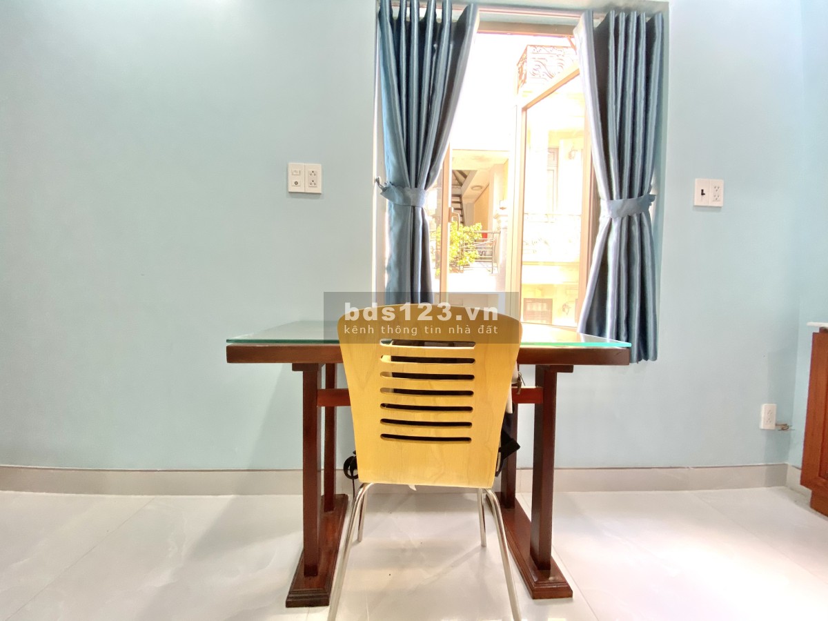 Phòng trọ ban công lớn ngay trung tâm Quận 10 giá tốt