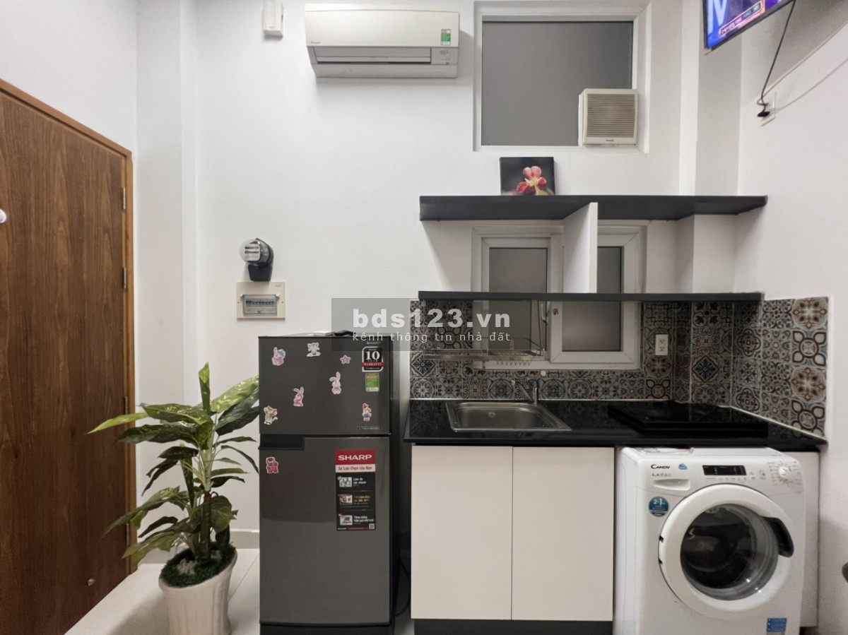 Căn hộ dịch vụ ngay trung tâm Quận 3, có gác rộng 30m2