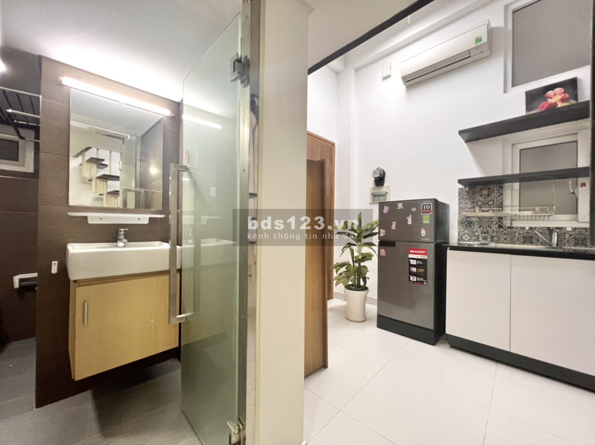 Căn hộ dịch vụ ngay trung tâm Quận 3, có gác rộng 30m2