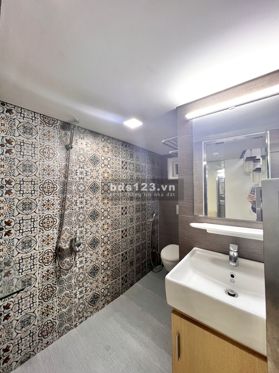 Căn hộ dịch vụ ngay trung tâm Quận 3, có gác rộng 30m2