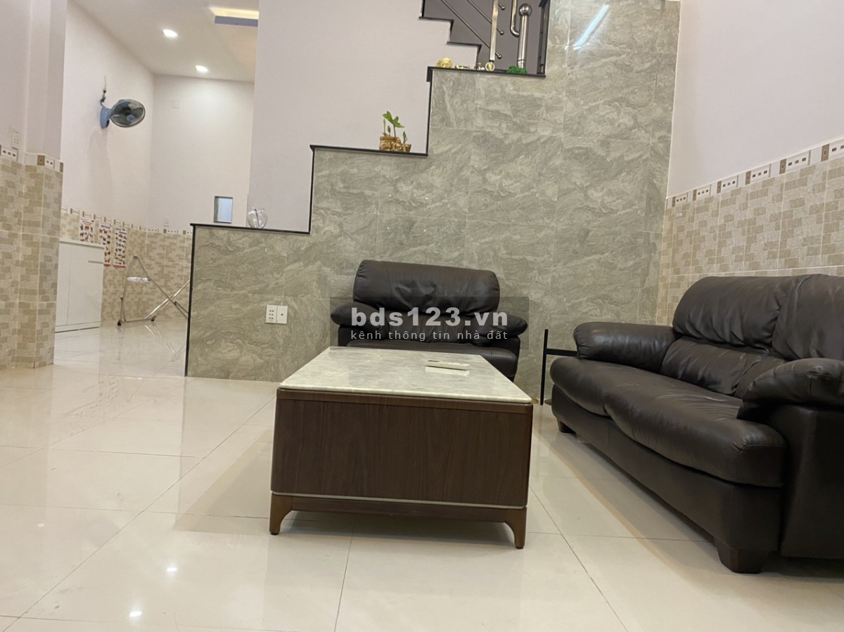 Cho thuê nguyên căn 1 trệt 2 lầu hẻm 8m Lê Văn Lương Nhà Bè