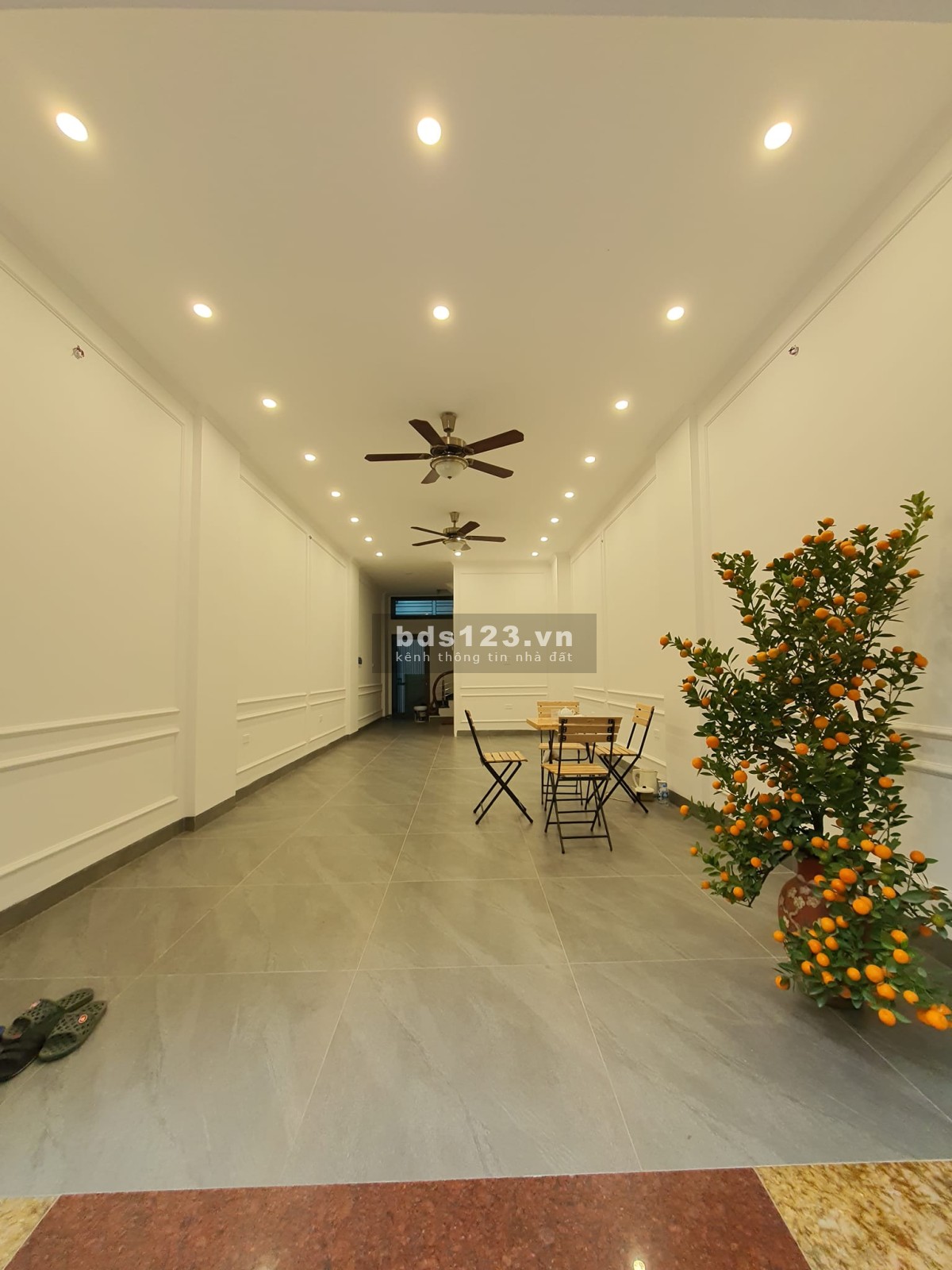 Bán nhà mặt phố Nghi Tàm Tây Hồ 150m, thang máy, view hồ 29 tỷ