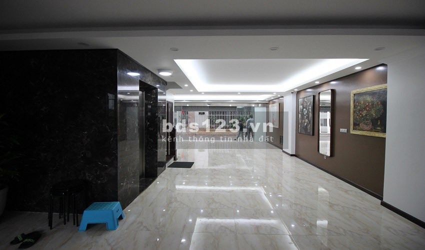 Bán nhà Quận Tây Hồ 43mx5 tầng, 3 oto vào 7,9 tỷ lh 0963401959